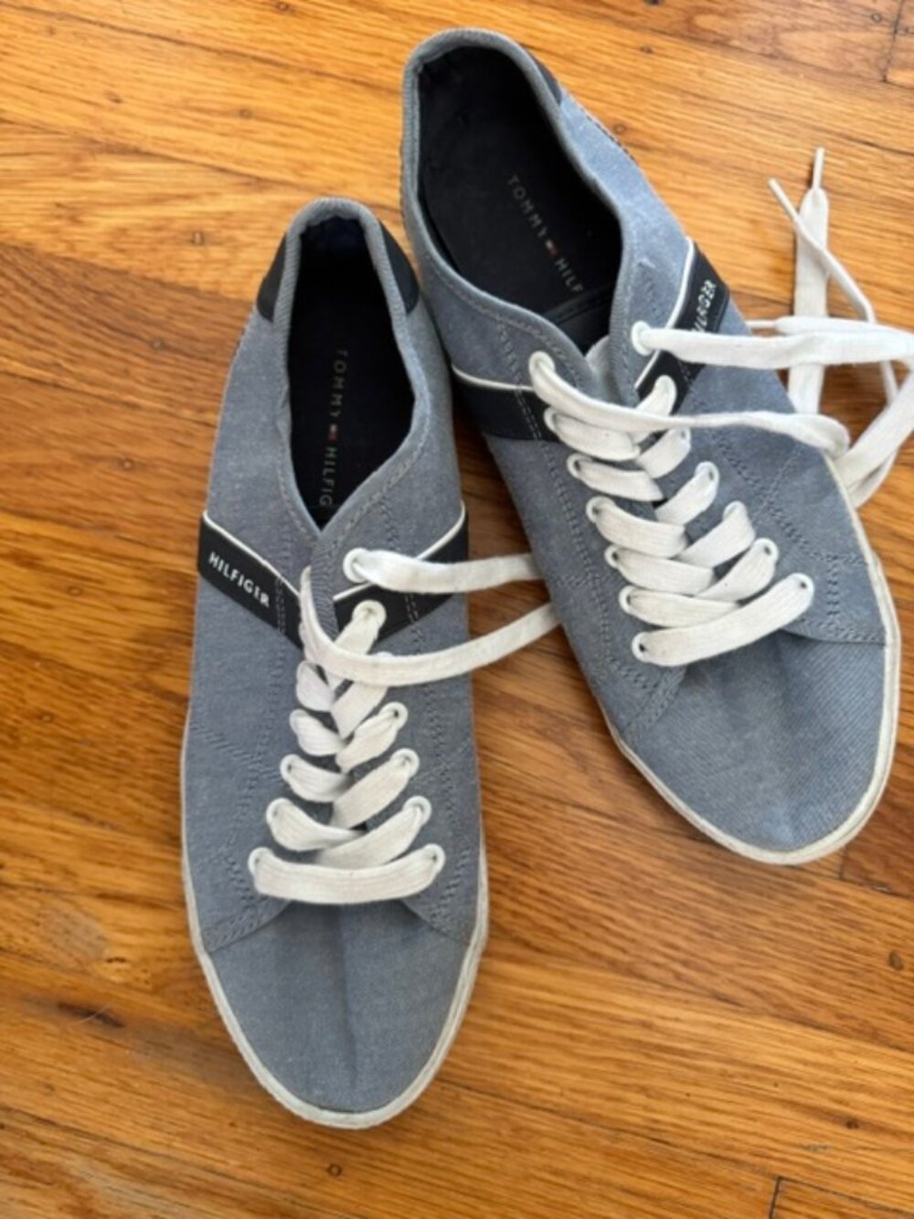 TOMMY HILFIGER MEN LACE-UP LOW TOP  SNEAKERS SHOES - SIZE 9 MEN -
